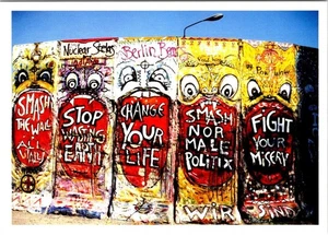 Berlin, Germany BERLIN WALL GRAFFITI~ART MURALS Smash The Wall 4X6 Postcard - Picture 1 of 2