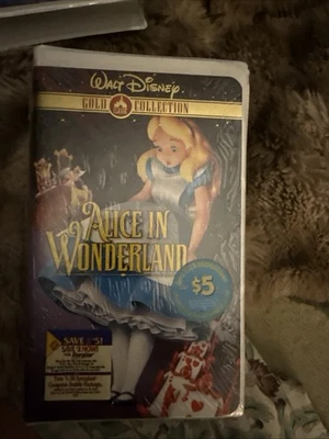 Walt Disney's ALICE IN WONDERLAND Gold Collection VHS New and Sealed. - Image 1 of 4