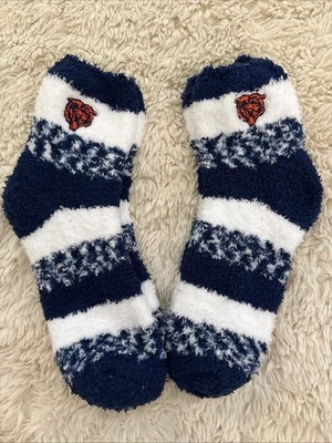 ¡JUEGO DE 2 PARES! Calcetines para dormir borrosos acogedores Chicago Bears FBF para mujer. OSFM (X) Foto 1 de 3