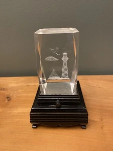 Peso de papel de faro grabado con imagen de cristal con base LED que cambia de color - Imagen 1 de 9