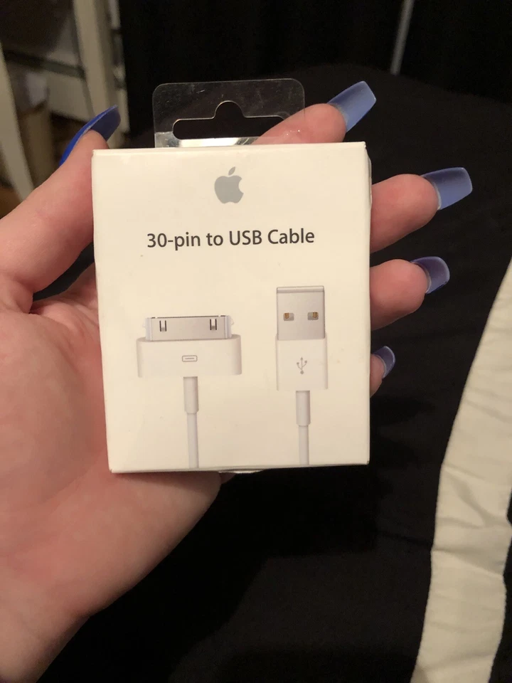 Apple 30 Pin to USB Cable(1m/3ft)for iPhone 3 4 4siPad 1st-MA591G/C-NEW! VINTAGE - Image 1 of 3