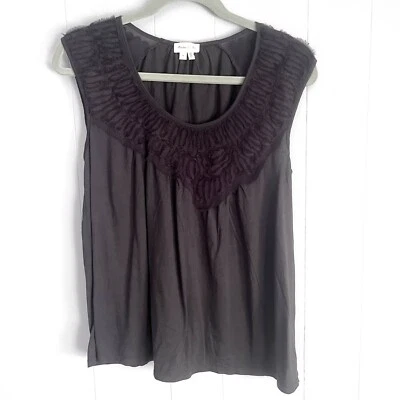 Camiseta sin mangas Anthropologie Meadow Rue talla S gris con volantes Foto 1 de 4