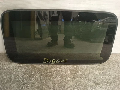 Panel de vidrio techo corredizo solo de 2022 Chevrolet Silverado 3500 12453822 Foto 1 de 4