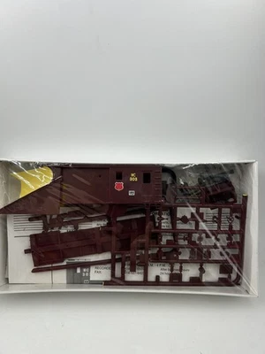 HO Scale WALTHERS 932-5762 Russell Snowplow Wisconsin Central #303 - Image 1 of 3