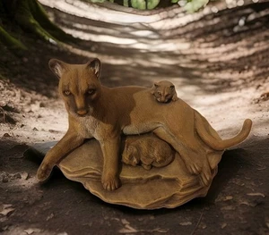 Seltener Porzellan Berglöwe mit Jungen, neuwertig handbemalt Sammlerstück  - Bild 1 von 10