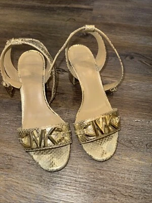 Sandalias de vestir Izzy de cuero metálico dorado para mujer MICHAEL MICHAEL KORS talla 6 M Foto 1 de 4