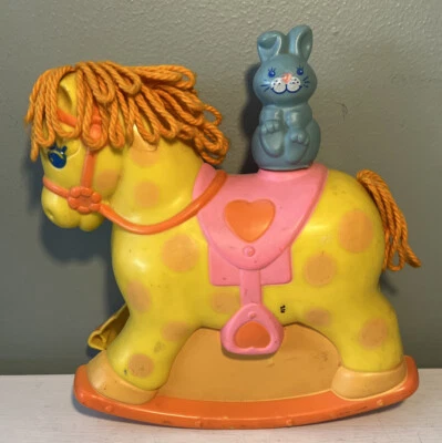 De colección 1981 Mattel Crib Rail Mecedor Caballo Y Conejo ChildsToy Amarillo Usado Foto 1 de 4