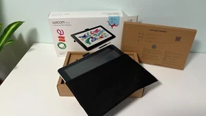 Wacom One Creative Pen Display 13.3" Full HD PC/MAC with pen Great Condition - Picture 1 of 5