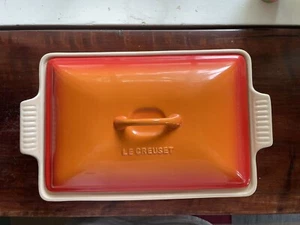 Plato rectangular Le Creuset horno a mesa naranja/rojo con tapa usado - Imagen 1 de 5