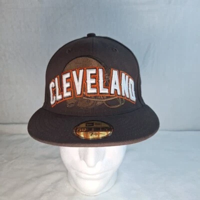 Chapéu ajustável New Era Cleveland Browns soletrado 59Fifty tamanho 7 1/8 marrom NFL - Imagem 1 de 4