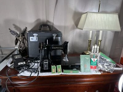 WORKS 1947 Singer Model 221 Featherweight Sewing Machine AG985046 +Accessories - Image 1 of 4