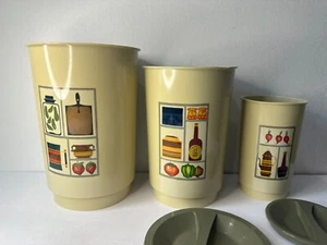 Kitschy Vintage Nesting Plastic Canisters MCM set of 3 - 2 full 1 without lid - Picture 1 of 8