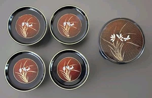 4 sottobicchieri vintage MCM Asahi Japan laccati neri con scatola originale farfalla floreale.   - Foto 1 di 16