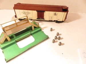 LIONEL POST-WAR 3662 'O' GAUGE OPERATING MILK CAR- WORKS FINE- EXC. - M49 - Picture 1 of 6