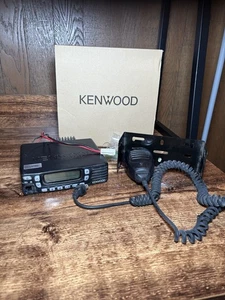 Kenwood TK-8360HU UHF FM Transceptor Radio Móvil con Micrófono, Soporte y Caja - Prueba - Imagen 1 de 6