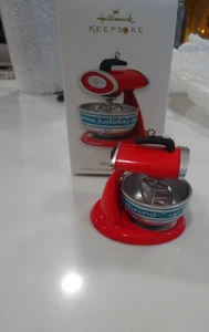 2010 Hallmark Keepsake Christmas Ornament Merry Mixer - Picture 1 of 4