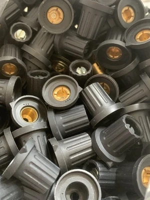 10 Stk - Drehknopf - Achse 6mm - Zeiger Poti Stellknopf Potiknopf Messing - NOS - Bild 1 von 4
