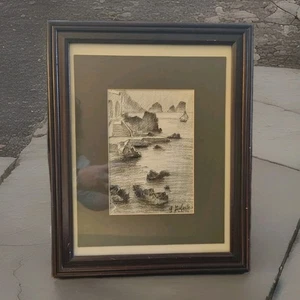 Bleistiftskizze signiert vom Künstler Ozean Felsen Segelboot in dunkelbraunem Holzrahmen - Bild 1 von 4