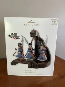 2010 Hallmark To The RESCUE! The Wizard of Oz Light & Sound MAGIC Ornament - Picture 1 of 2