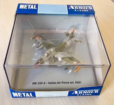 Armour Collection MB 339 A Italian Air Force Jet Fighter #5001 escala 1:100 Foto 1 de 4