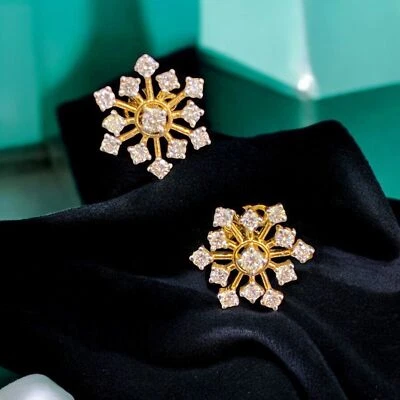 Deslumbrantes aretes redondos de diamantes naturales de corte brillante de 1,26 TCW en oro de 18 quilates Foto 1 de 4