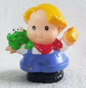 Fisher Price ~ Little People Eddie Holding Frog ~ Del Set # 77707 ~ 2002   - Imagen 1 de 4