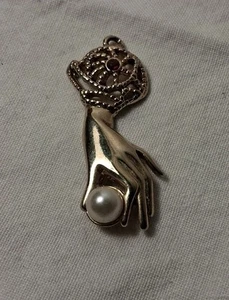 Vintage Anhänger Hand und Perle goldfarben mit rotem Strass 30er-50er Jahre - Bild 1 von 2