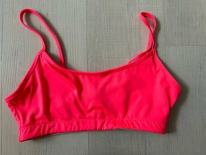 Reggiseno sportivo FABLETICS taglia?? Kate Hudson rosa caldo - Foto 1 di 5