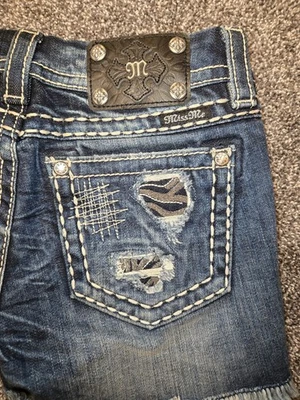 Pantalones Cortos Miss Me Talla 27 Para Mujer Estampado Animal Bolsillos Deshilachados La Hebilla BKE Moda Foto 1 de 4