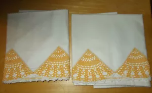 Vintage Hand Crocheted Fan Edges Pair of Standard Size Pillowcases - Picture 1 of 3