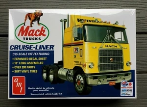 AMT 1/25 MACK CRUISE-LINER SEMI TRACTOR CABOVER TRUCK PLASTIC MODEL KIT 1062 F/S - Picture 1 of 6