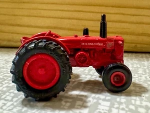 Ertl Diecast Tractor 1:87 (?)  McCormick International ID 9  Great Condition - Picture 1 of 6