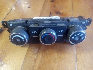 2007-2010 Vue Equinox OEM Climate Control A/C Defrost - 3 Knob 25833287 - Picture 1 of 4