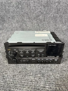 1995 - 2002 GMC Yukon Sierra Chevy Silverado Tahoe AM FM Radio CD Player OEM - Picture 1 of 6