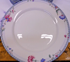 Vintage Oneida Blue Lattice Floral Pattern Set of 9 Dinner Plates 10.25" - Picture 1 of 14