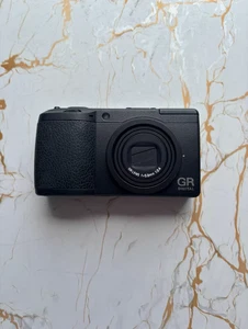 Ricoh GR Digital II GRD2 Compact Digital Camera Built-in Flash-Used 95% New - Picture 1 of 6