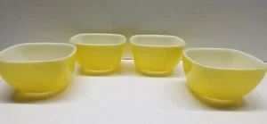 Vintage Pyrex 407 set di 4 ciotole da dessert giallo sole 7 once metà secolo USA - Foto 1 di 8