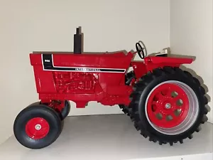 Scale Models 1/8 International Harvester IH Black Stripe 966 Tractor Made in USA - Picture 1 of 6