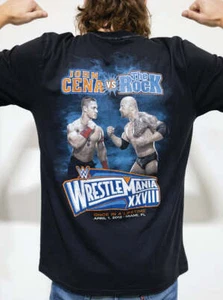 Camiseta WWE / Póster con logotipo frontal con licencia Back Rock vs. John Cena Wrestlemania - Imagen 1 de 3