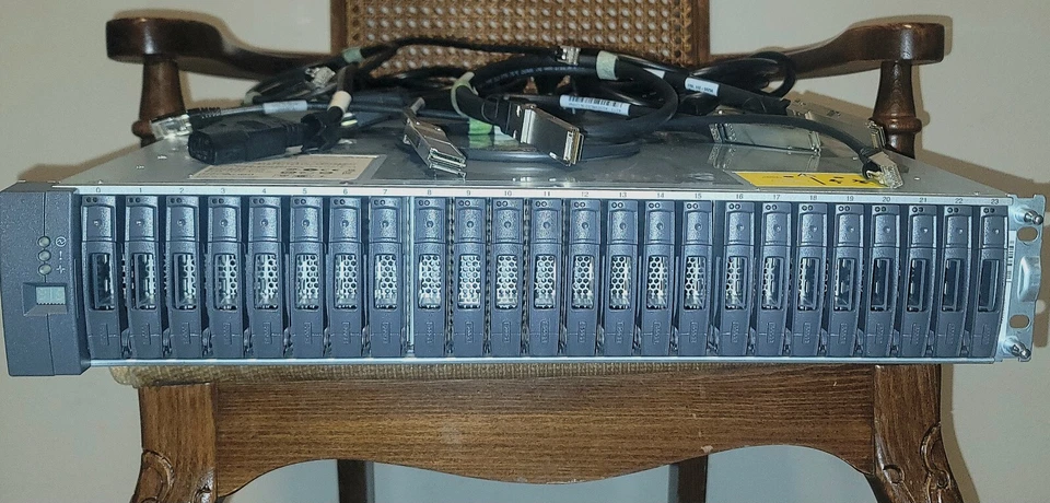 NetApp DS2246 24-Bay Disk Array (NAJ1001) w/ 24x 600GB SCSI 14.4TB + Cable's  - Image 1 of 1