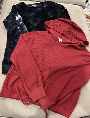 Two Girls Tops Sudadera con Capucha Gofre Roja y Terciopelo Negro Mediano Foto 1 de 4