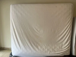 Sleepy's extra firm King Size mattress. - Picture 1 of 4