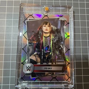 IYO SKY 2025 TOPPS CHROME WWE STEEL CAGE REFRACTOR 24/37 SSP - Picture 1 of 2