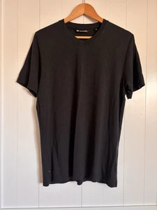 Travis Mathew Tshirt, V Neck Men’s Short Sleeve Size M - Picture 1 of 6