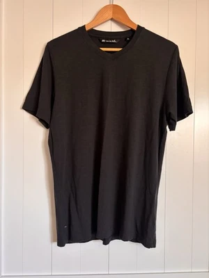 Travis Mathew Tshirt, V Neck Men’s Short Sleeve Size M - Image 1 of 4