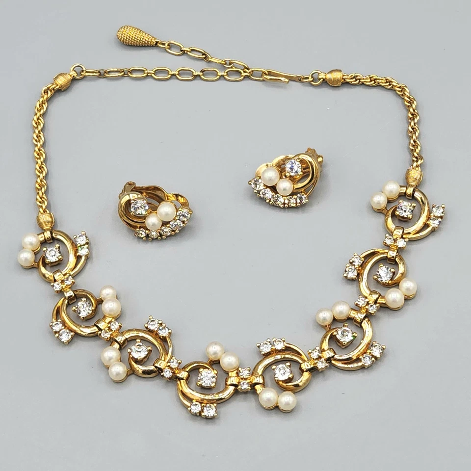 Collar vintage de diamantes de imitación de perlas de vidrio ornamentado Pennino de 16" y pendientes de clip Foto 1 de 4