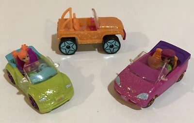 2007 Lot of 3 Polly Pocket Wheels Mini Cars & 2 People - Image 1 of 4