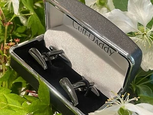 Gemelos Cuff-Daddy únicos pistola en forma de hueso o diente tono metal moderno en caja - Imagen 1 de 4