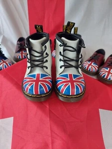 Botas Baby Dr. Martens Talla 4.5 Blancas con Diseño Union Jack Pintadas a Mano - Imagen 1 de 10