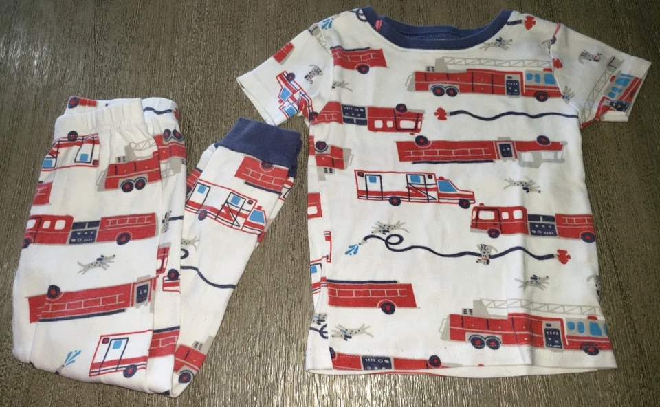 CONJUNTO DE PIJAMAS 2 peças CARTERS meninos caminhões de bombeiros cães CALÇA LONGA MANGA CURTA - Imagem 1 de 1